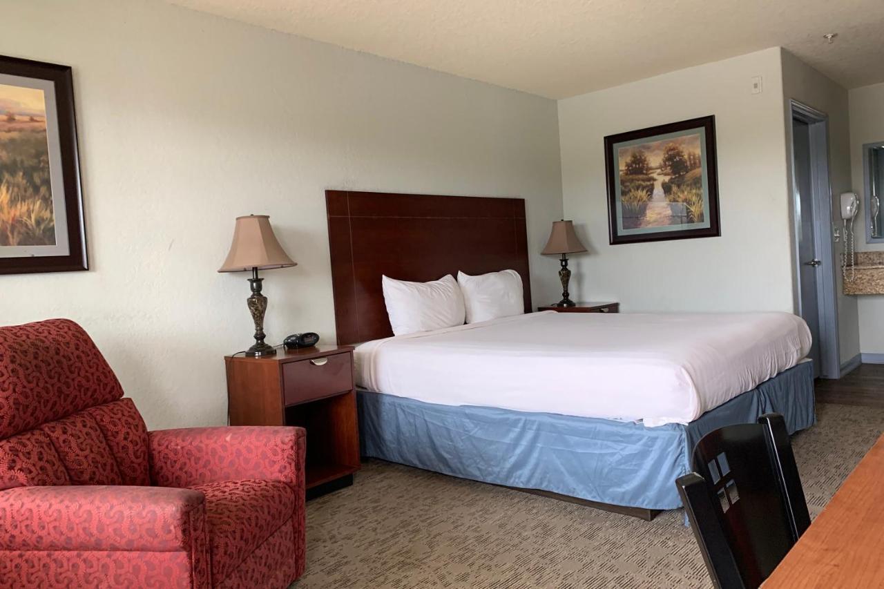 Oyo Hotel Pearsall I-35 West Exterior photo