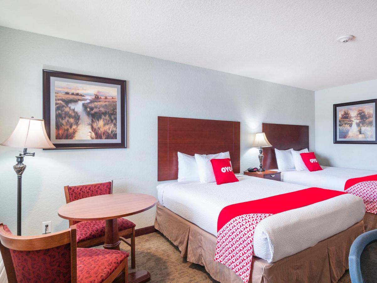 Oyo Hotel Pearsall I-35 West Exterior photo